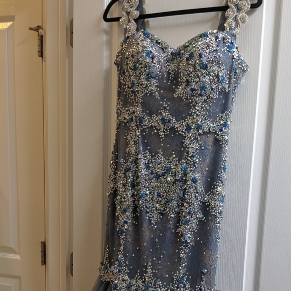 Prom dress - Picture 4 of 8